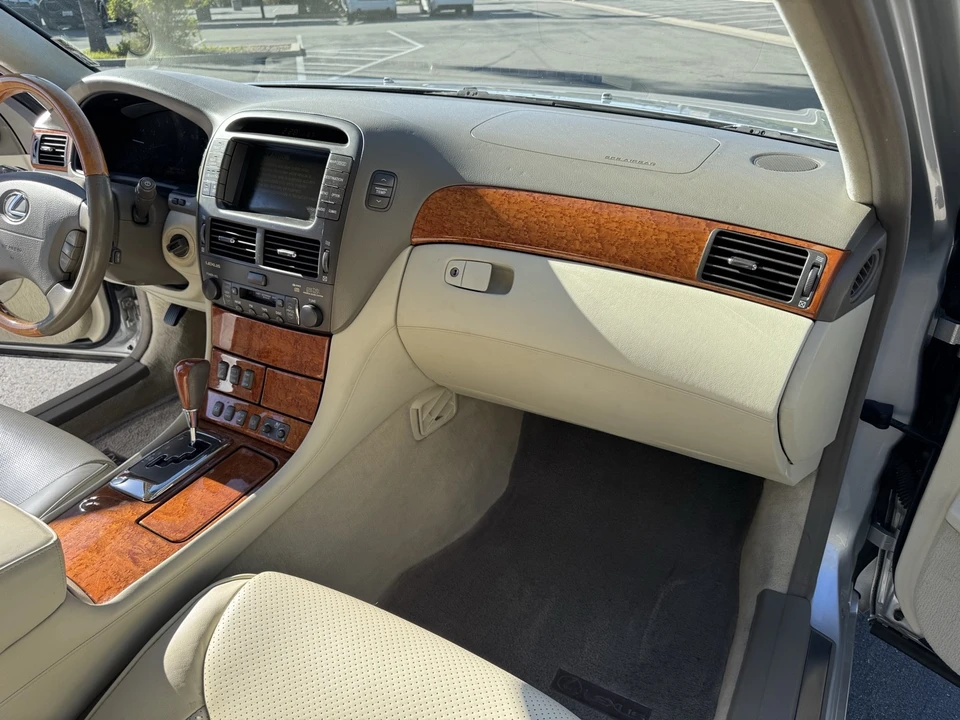 2004 Lexus LS 3rd Gen - Image 18 of 21