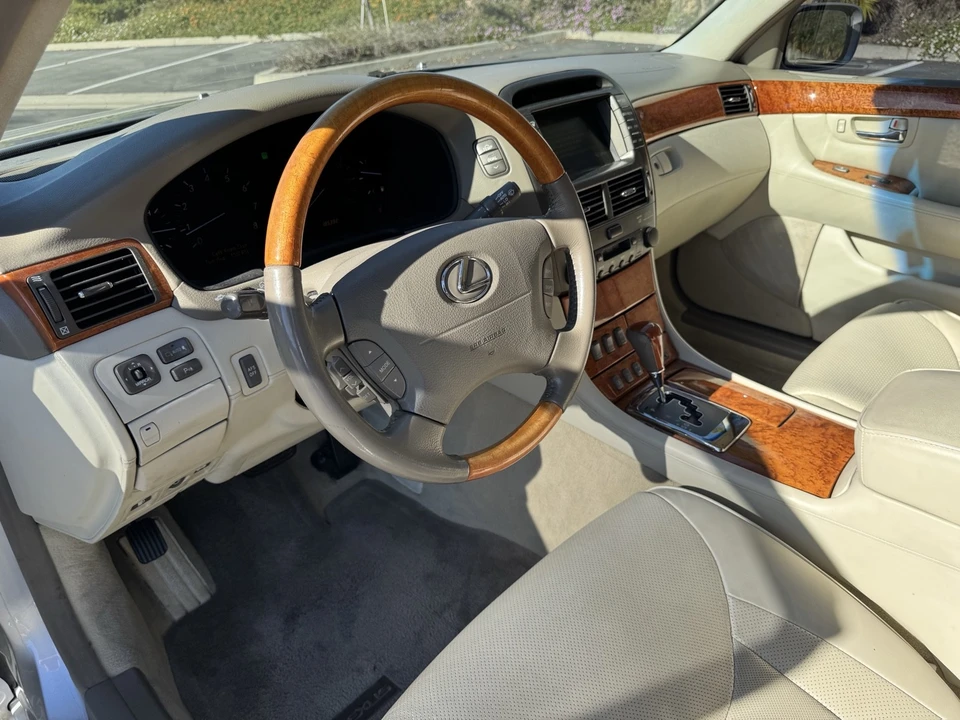 2004 Lexus LS 3rd Gen - Image 17 of 21