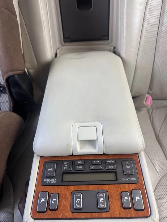 2004 Lexus LS 3rd Gen - Image 7 of 8