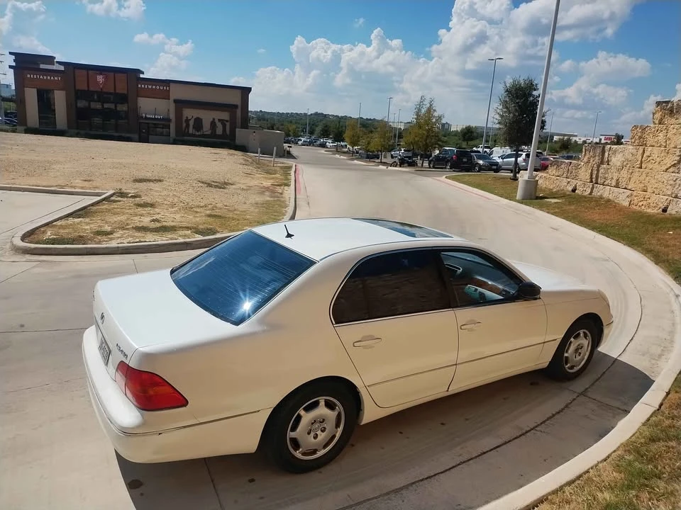 2004 Lexus LS 3rd Gen - Image 5 of 17