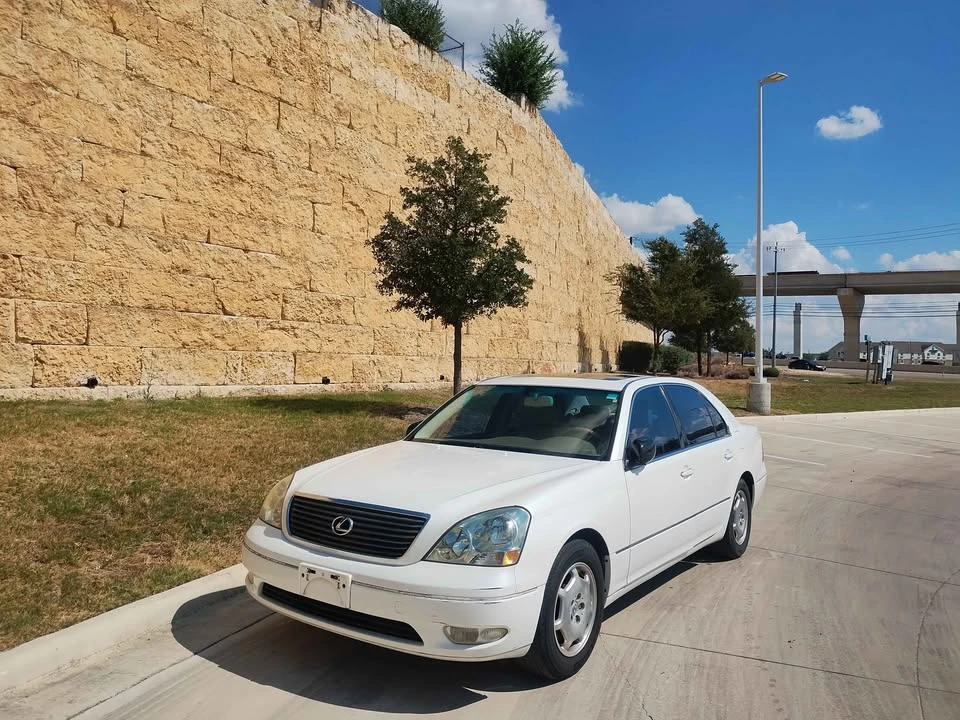 2004 Lexus LS 3rd Gen - Image 9 of 17