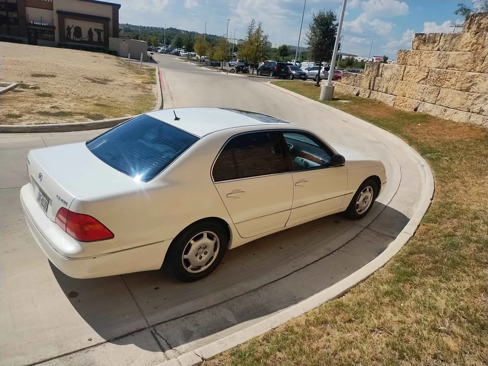 2004 Lexus LS 3rd Gen - Image 4 of 17