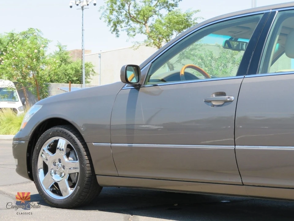 2004 Lexus LS 3rd Gen - Image 23 of 31