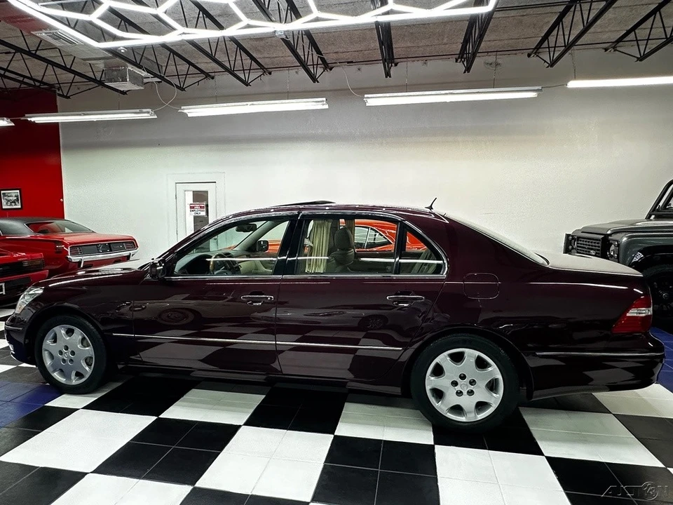 2004 Lexus LS 3rd Gen - Image 18 of 24