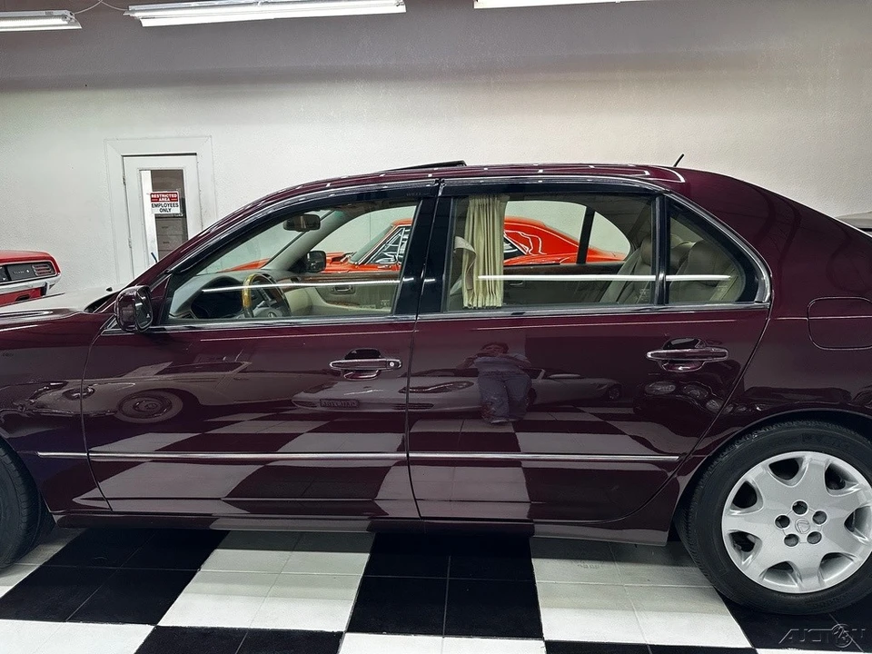 2004 Lexus LS 3rd Gen - Image 17 of 24