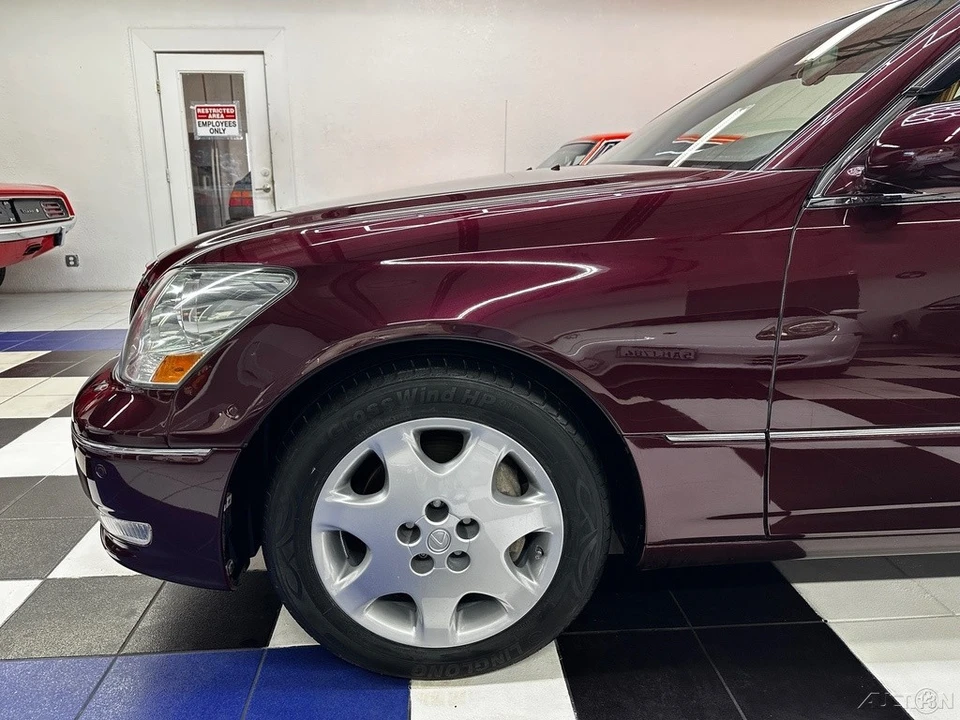 2004 Lexus LS 3rd Gen - Image 11 of 24