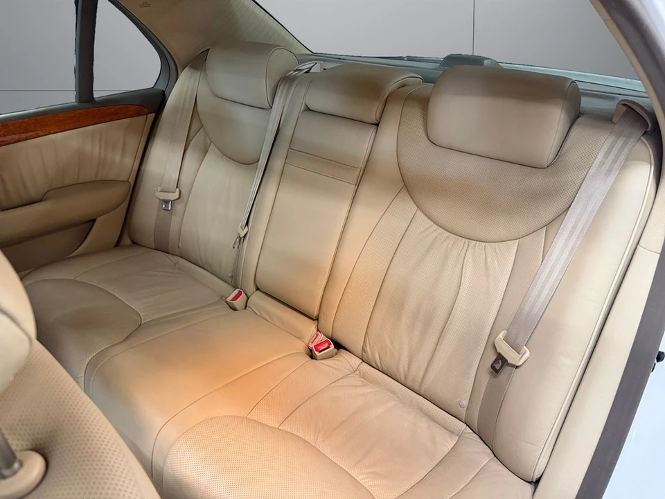 2004 Lexus LS 3rd Gen - Image 14 of 25