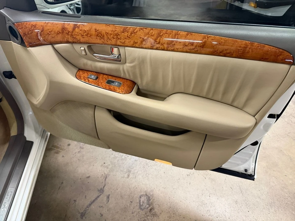2004 Lexus LS 3rd Gen - Image 16 of 25