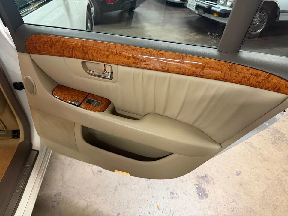 2004 Lexus LS 3rd Gen - Image 13 of 25