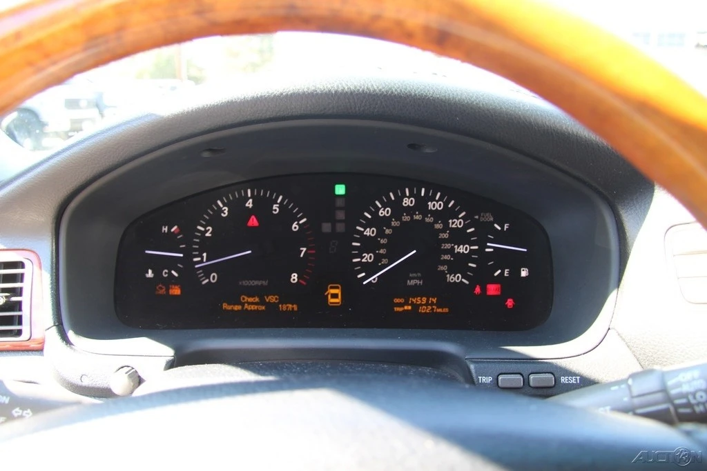 2004 Lexus LS 3rd Gen - Image 16 of 21
