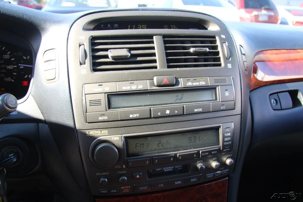 2004 Lexus LS 3rd Gen - Image 18 of 21