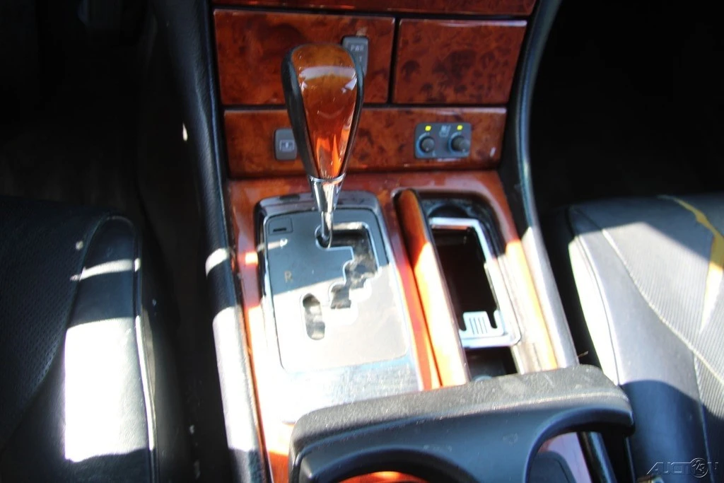 2004 Lexus LS 3rd Gen - Image 19 of 21