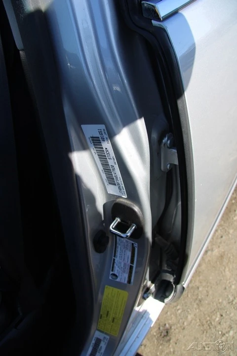 2004 Lexus LS 3rd Gen - Image 11 of 21