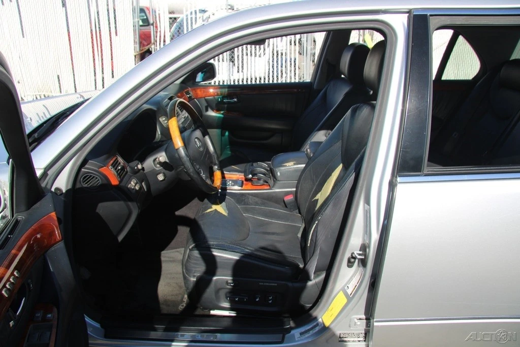 2004 Lexus LS 3rd Gen - Image 14 of 21