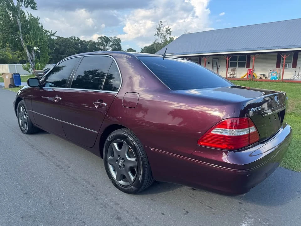 2004 Lexus LS 3rd Gen - Image 9 of 12