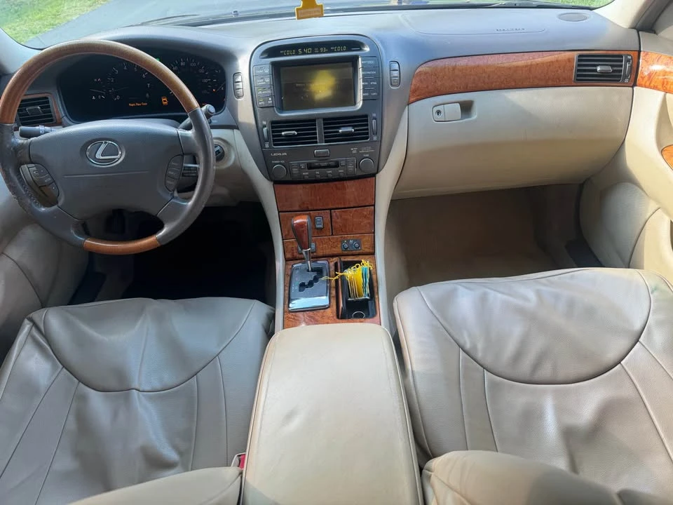 2004 Lexus LS 3rd Gen - Image 5 of 12