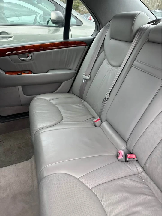 2004 Lexus LS 3rd Gen - Image 12 of 17