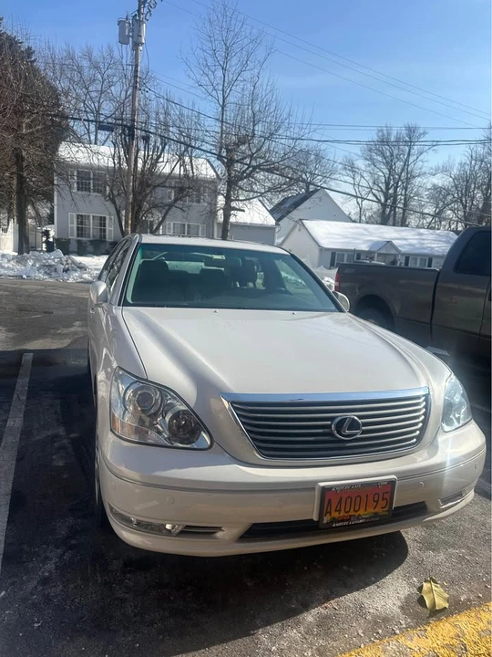 2004 Lexus LS 3rd Gen - Image 8 of 17
