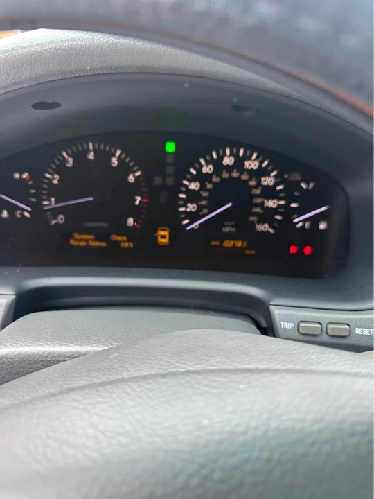 2004 Lexus LS 3rd Gen - Image 9 of 17