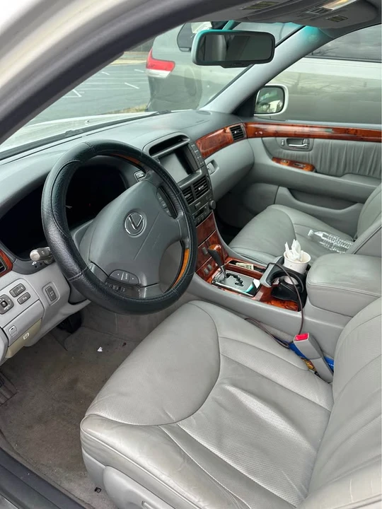 2004 Lexus LS 3rd Gen - Image 10 of 17