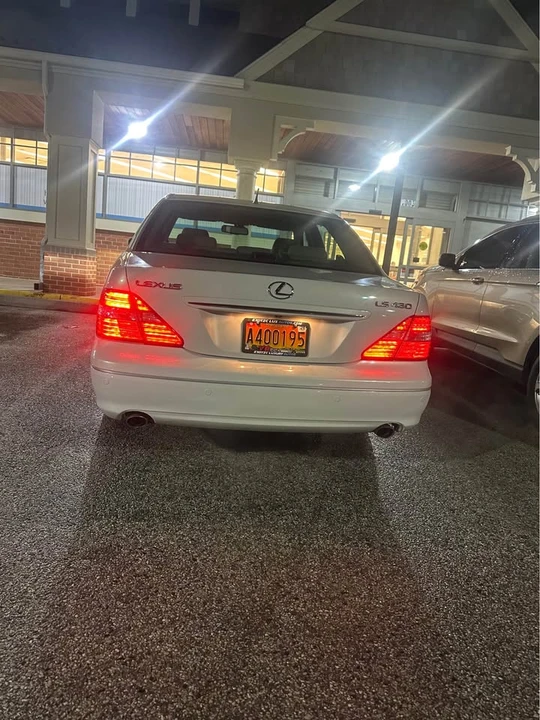 2004 Lexus LS 3rd Gen - Image 5 of 17