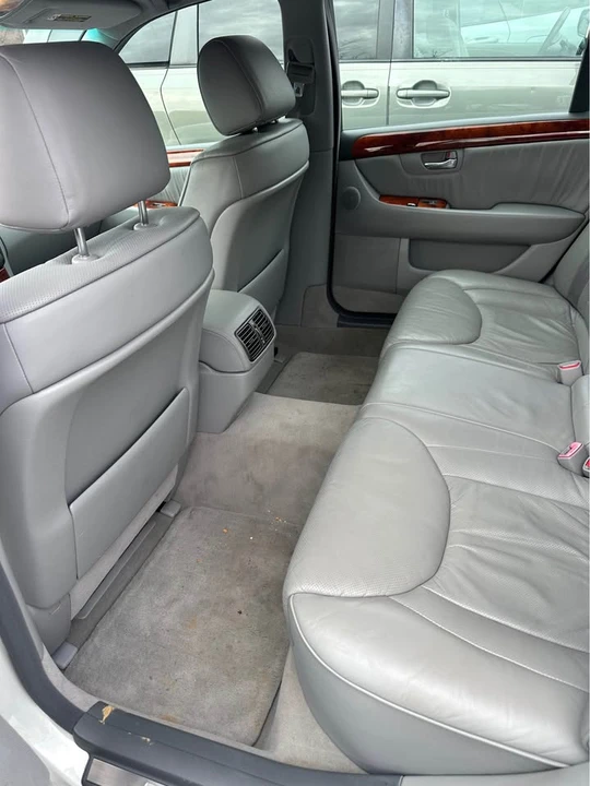 2004 Lexus LS 3rd Gen - Image 11 of 17