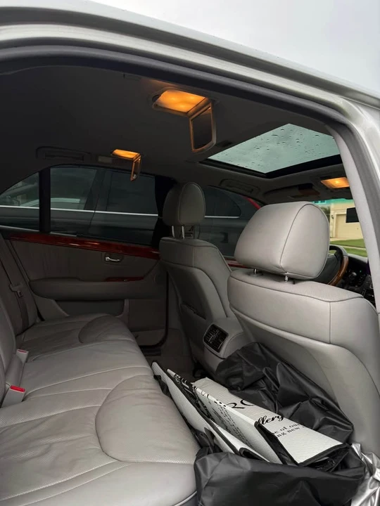 2004 Lexus LS 3rd Gen - Image 10 of 14