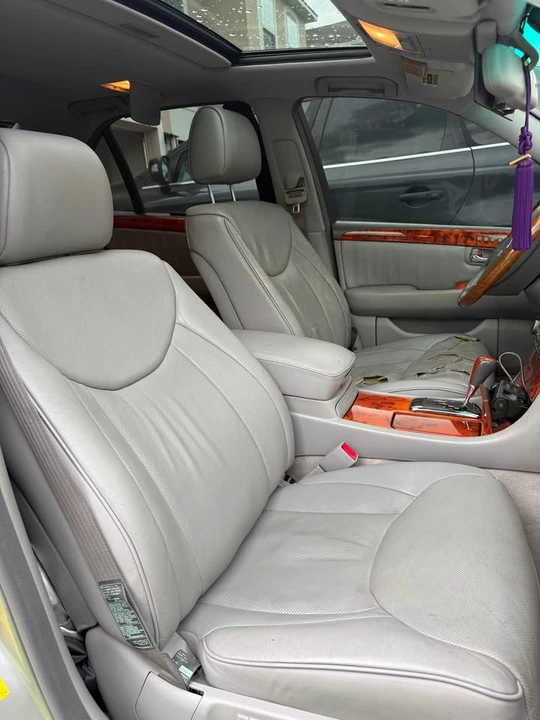 2004 Lexus LS 3rd Gen - Image 9 of 14