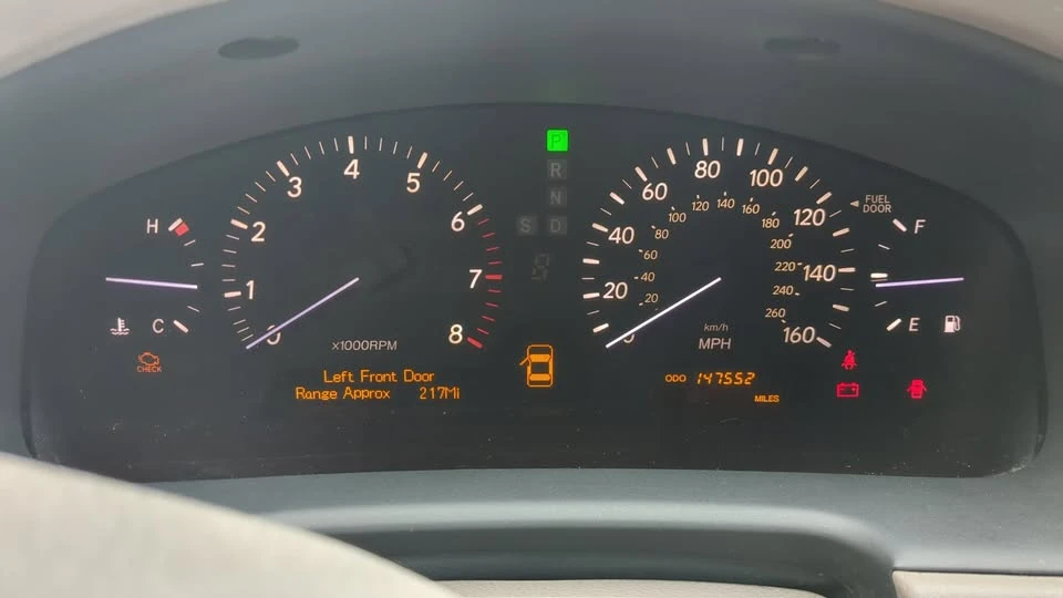2004 Lexus LS 3rd Gen - Image 5 of 11