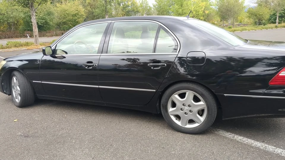 2004 Lexus LS 3rd Gen - Image 4 of 11
