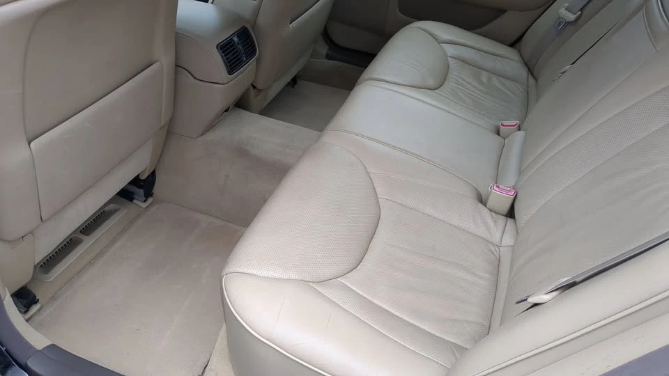 2004 Lexus LS 3rd Gen - Image 9 of 11