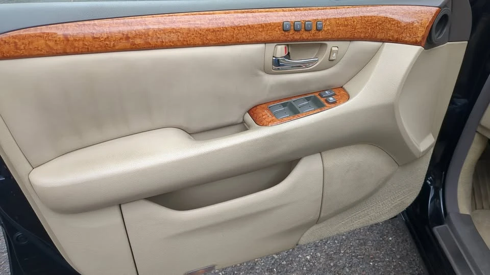 2004 Lexus LS 3rd Gen - Image 6 of 11