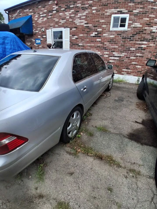 2004 Lexus LS 3rd Gen - Image 4 of 6