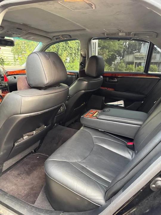 2004 Lexus LS 3rd Gen - Image 11 of 15