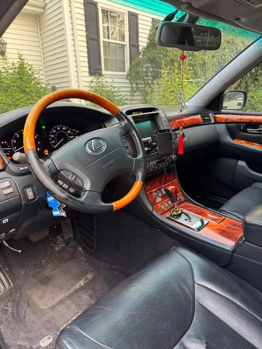 2004 Lexus LS 3rd Gen - Image 9 of 15