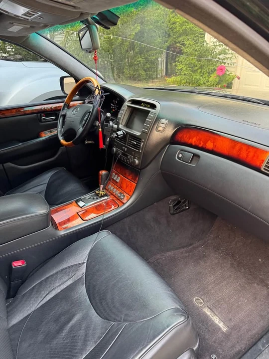 2004 Lexus LS 3rd Gen - Image 7 of 15