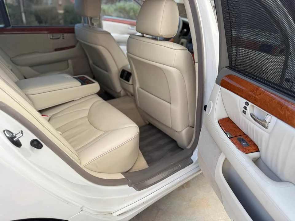 2004 Lexus LS 3rd Gen - Image 11 of 15