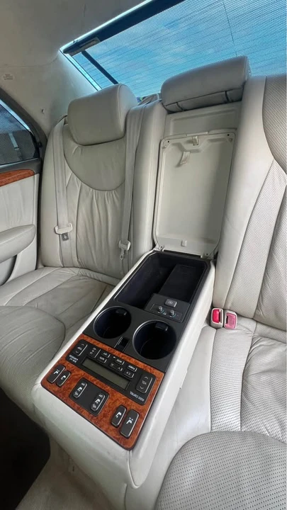 2004 Lexus LS 3rd Gen - Image 9 of 17