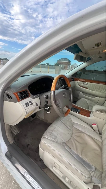 2004 Lexus LS 3rd Gen - Image 12 of 17
