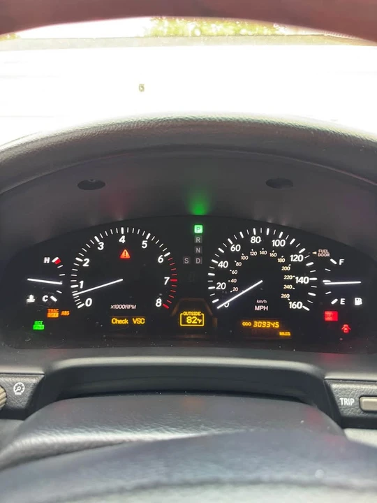 2004 Lexus LS 3rd Gen - Image 10 of 15