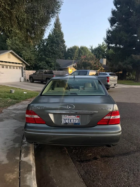2004 Lexus LS 3rd Gen - Image 3 of 11