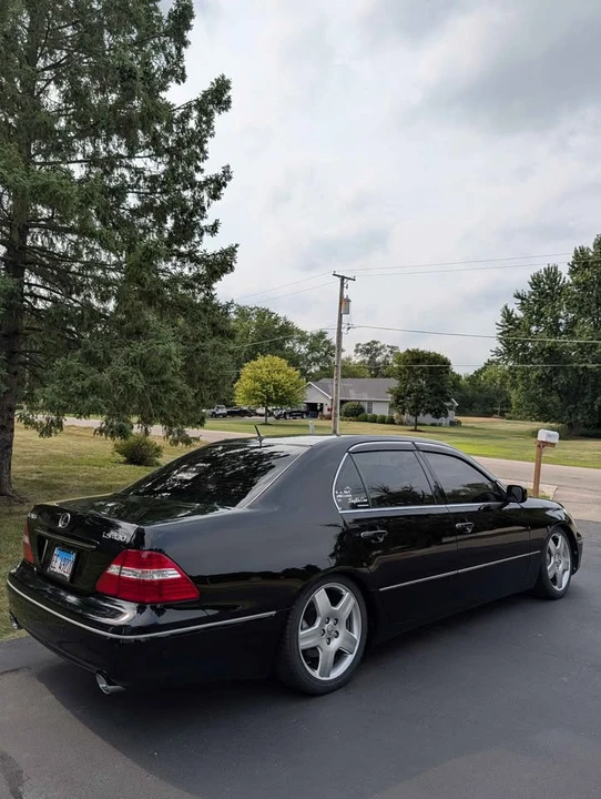2004 Lexus LS 3rd Gen - Image 7 of 16