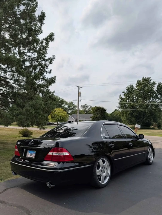2004 Lexus LS 3rd Gen - Image 6 of 16