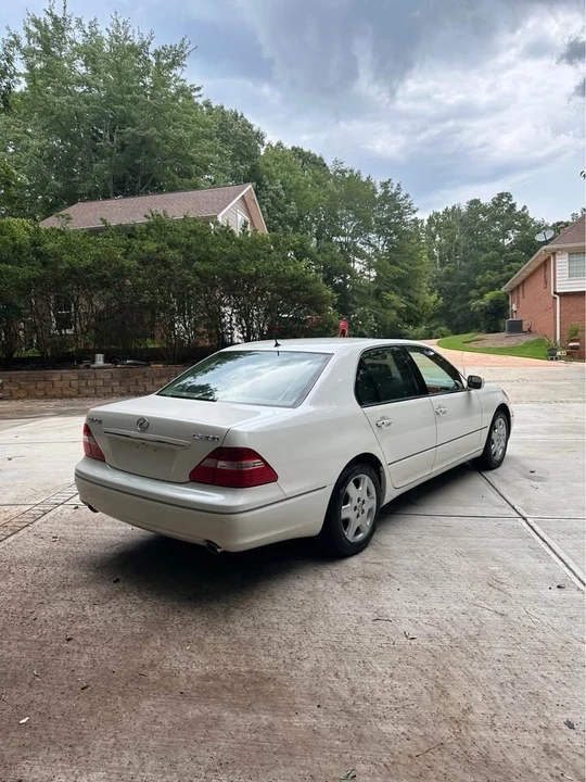 2004 Lexus LS 3rd Gen - Image 2 of 5