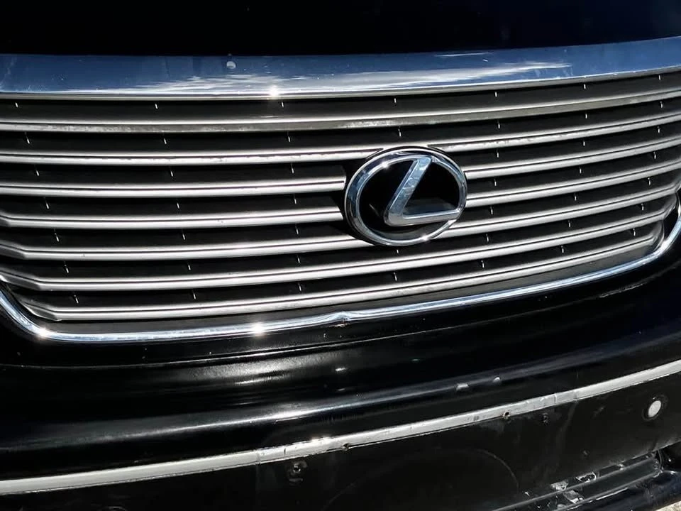 2004 Lexus LS 3rd Gen - Image 5 of 16