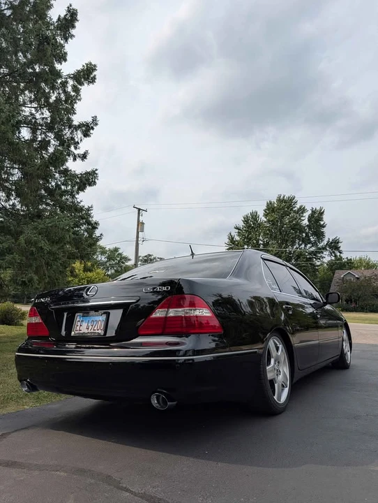2004 Lexus LS 3rd Gen - Image 5 of 16