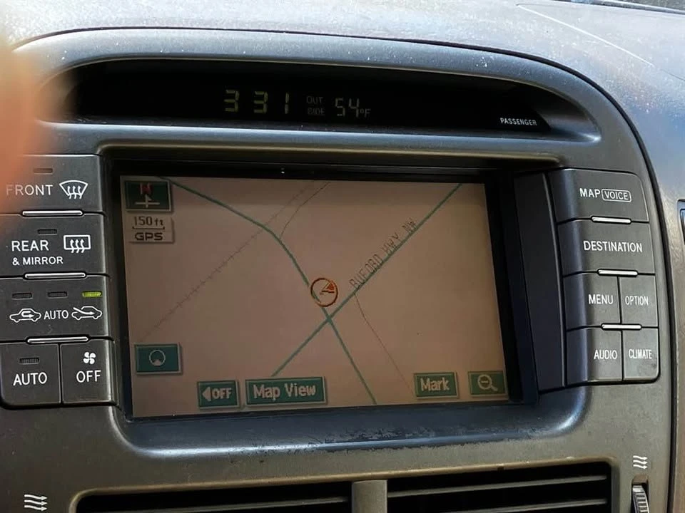 2004 Lexus LS 3rd Gen - Image 14 of 16
