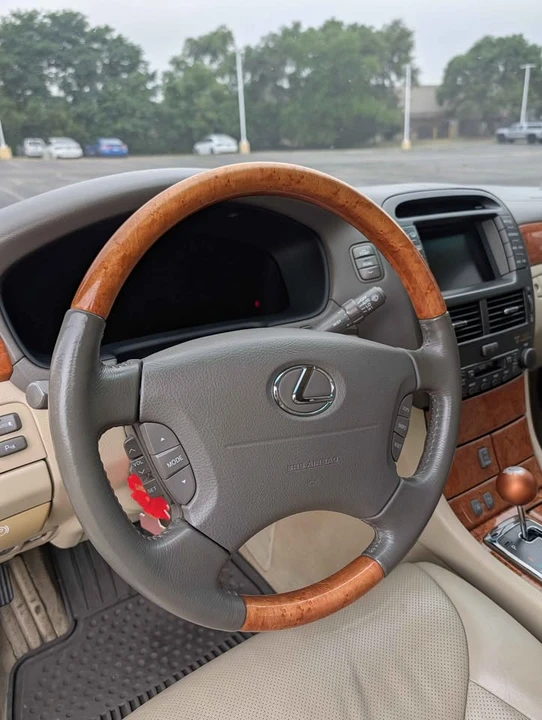 2004 Lexus LS 3rd Gen - Image 9 of 16
