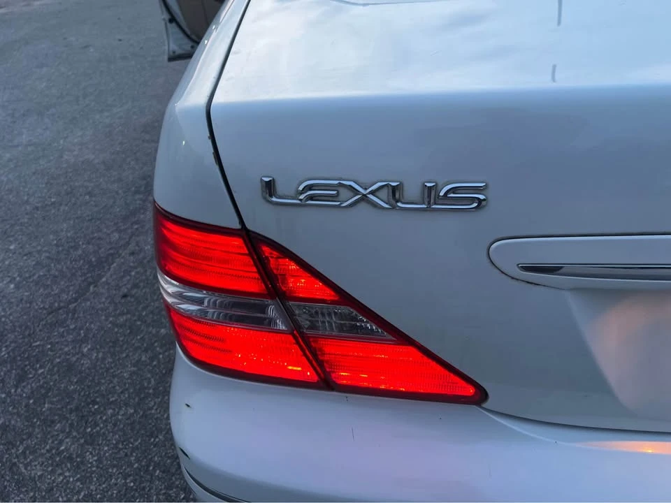 2004 Lexus LS 3rd Gen - Image 5 of 20