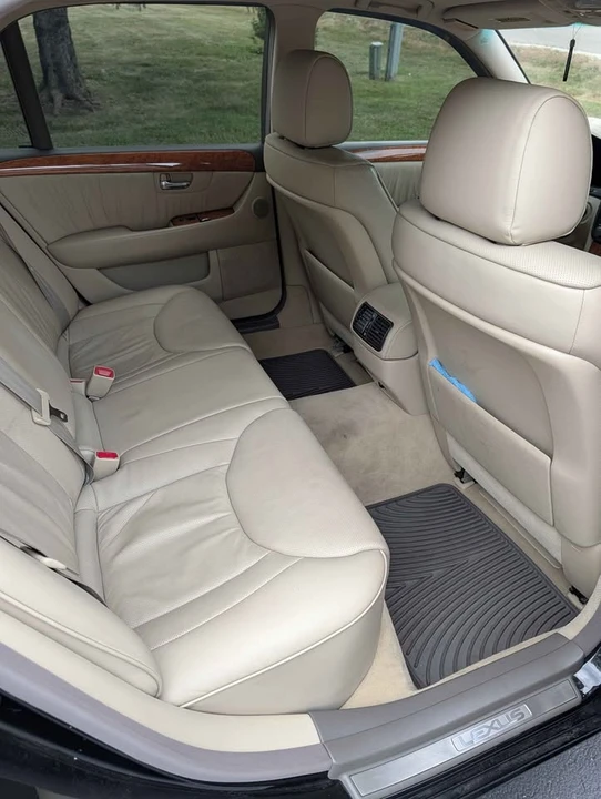 2004 Lexus LS 3rd Gen - Image 11 of 16